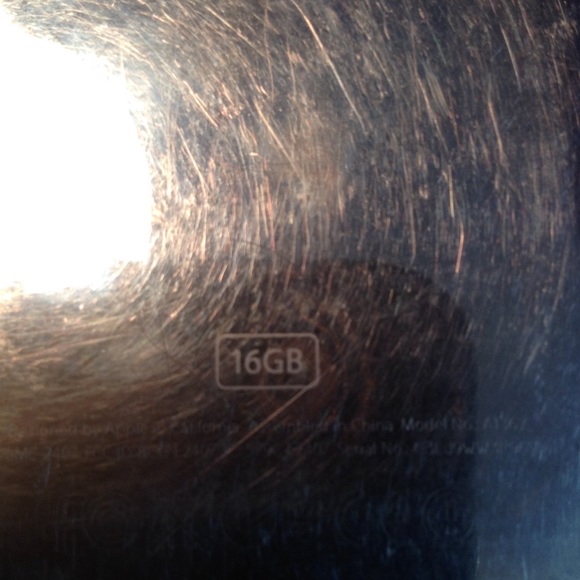 4th generation iPod touch. - Picture 2 of 3