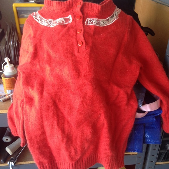 Sweater/shirt - Picture 2 of 2