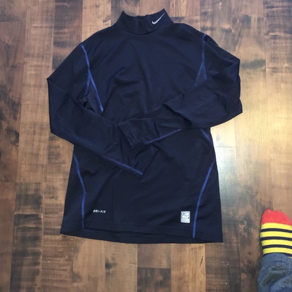 ❗️❗️FLASH SALE❗️❗️Nike pro combat shirt size MD - Picture 2 of 2