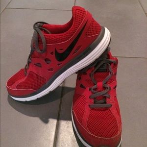 RED/DARK GREAY/BLACK/WHITE WOMEN'S NIKE SIZE 7.5