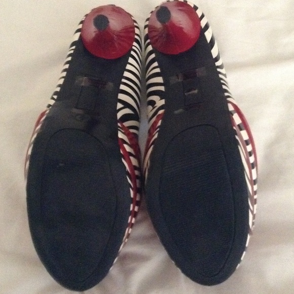 Heels - Picture 3 of 3