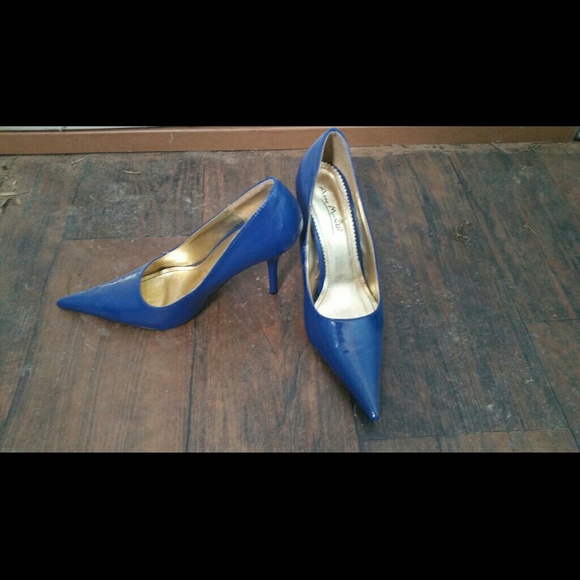 Blue pointy toe heels