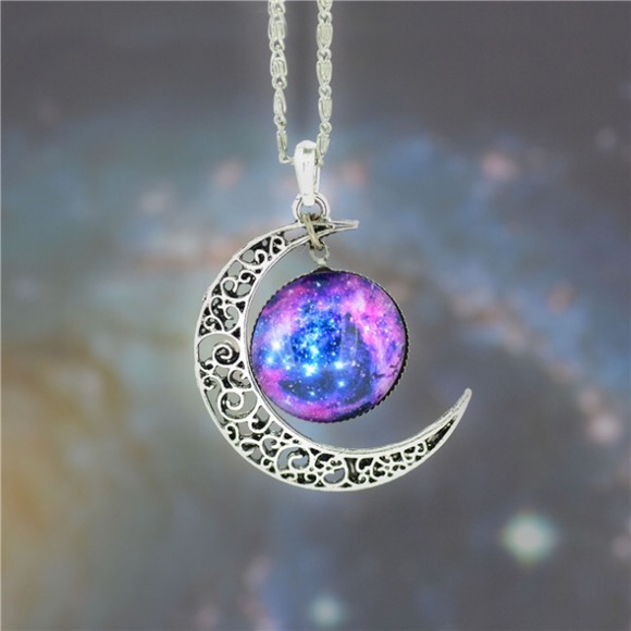 Boutique Jewelry - Boho silver moon necklace