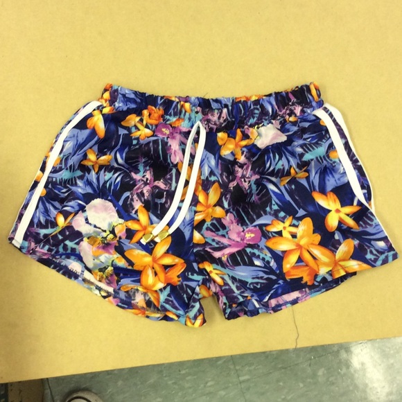 Beach shorts - Picture 1 of 1