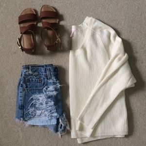 HOLD Vs cream sweater