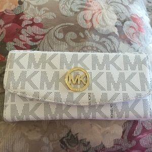 Micheal Kors Wallet😍