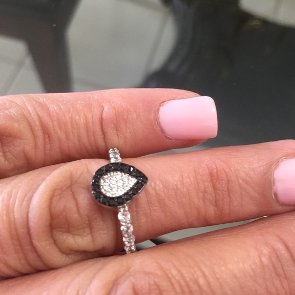 Beautiful  ring - Picture 2 of 3