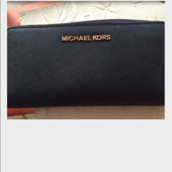 Micheal Kors wallet - Picture 1 of 1