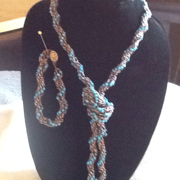 Turquoise And crystal neckless with bracelet