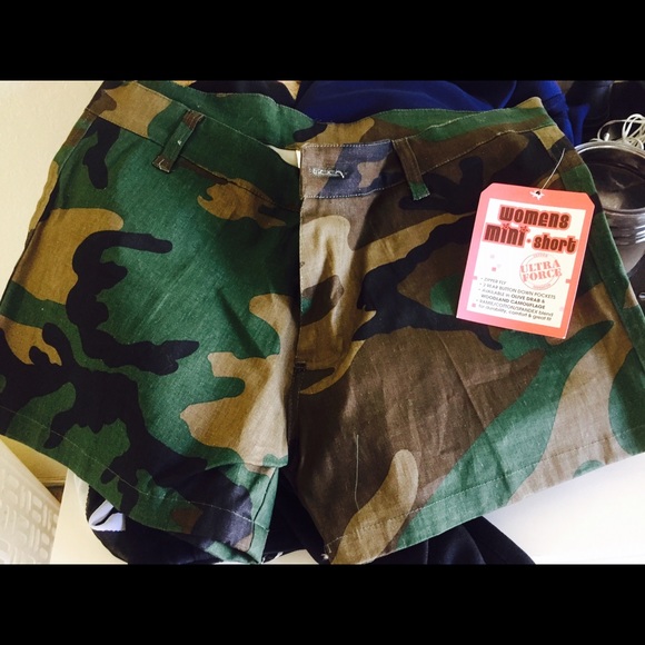 Camo high waisted shorts