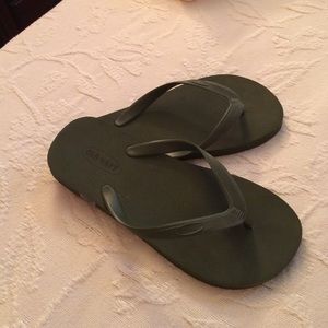 Old Navy flops