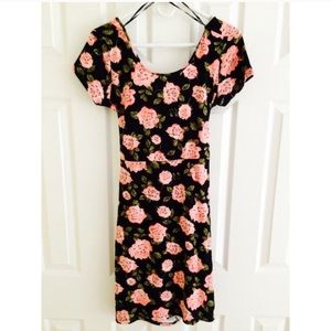 Floral dress with cutout back!