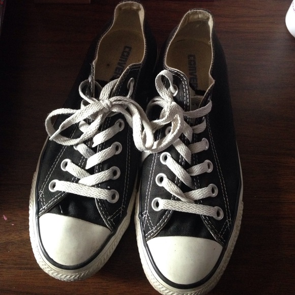 Low top black converse