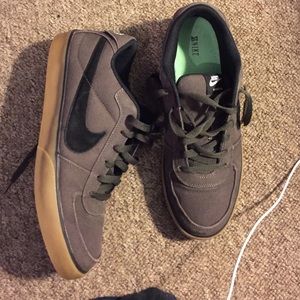 Nike mavrk low shoe