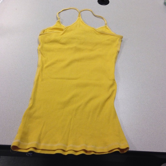 2 tank tops - Picture 2 of 4