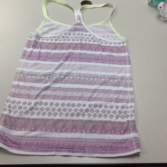 2 tank tops - Picture 4 of 4