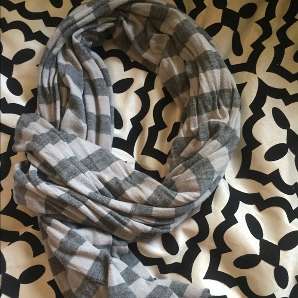Grey striped scarf
