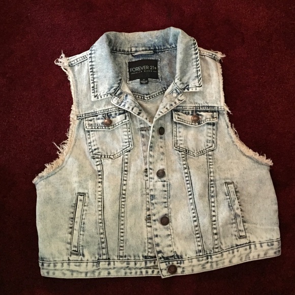 Sleeveless denim jacket