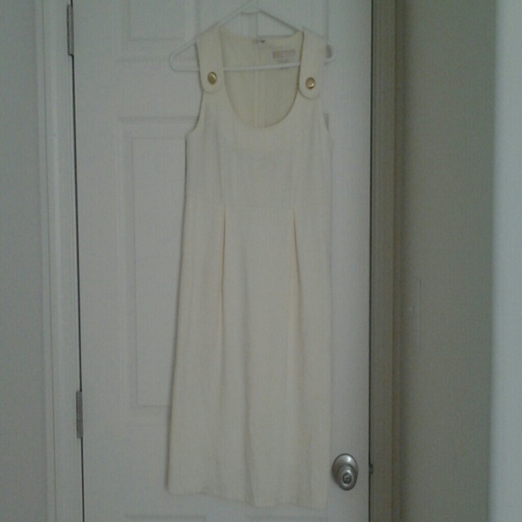 Cream color michael kors dress wit pockets knee le