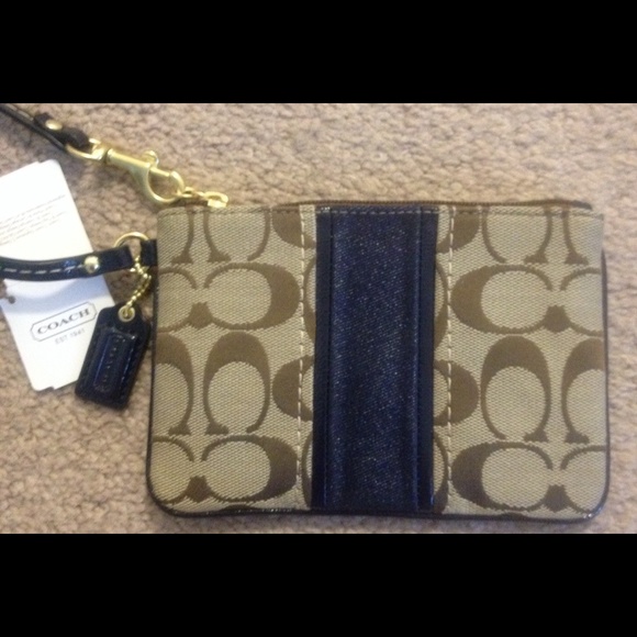 Coach Handbags - 1 DAY SALE!!!! 😍 NWT Coach khaki/navy wristlet