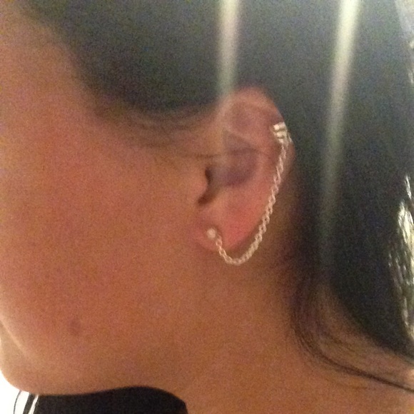 Diamond stud connecting ear cuff