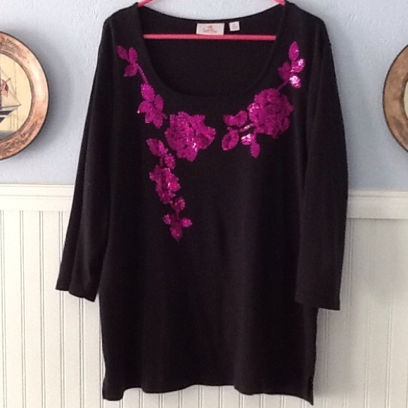 BLACK 3/4 SLEEVE TOP WITH SEQUINS