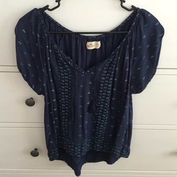 Hollister Palm Tree Top