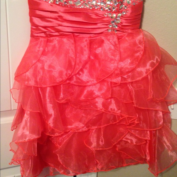 Short Coral Dress with diamonds - Picture 2 of 3