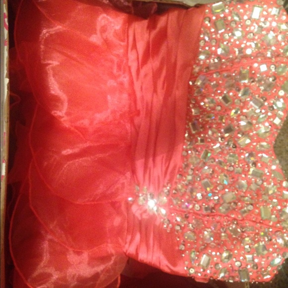 Short Coral Dress with diamonds - Picture 3 of 3