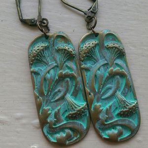 Beautiful tarnished earings.