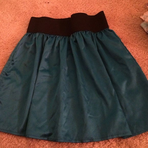 Turquoise skater skirt - Picture 2 of 3