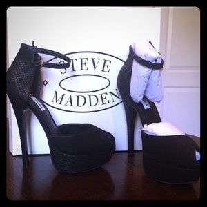 Steve Madden size 7M black Bobalu platform heels