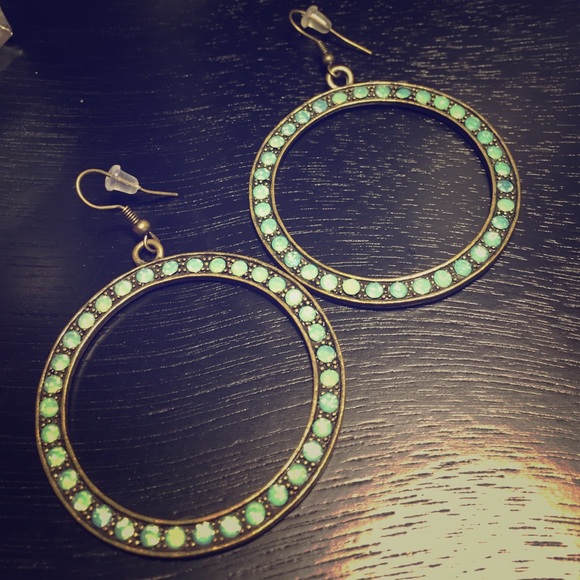 Gorgeous Mint and Metal Design
