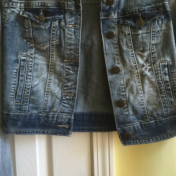 Acid wash ripped denim blazer - Picture 2 of 3
