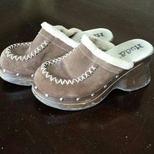 Brown Clogs! Perfect for winter