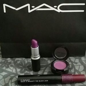 Mac bundle?? matte lipstick and black lash