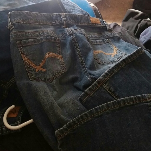 Reign - Picture 2 of 2