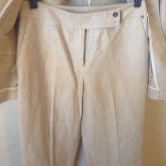 Business tan Kasper suit great for summer - Picture 2 of 2