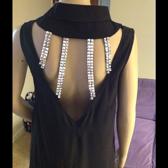 Amazing sleeveless top ๐ - Picture 4 of 4
