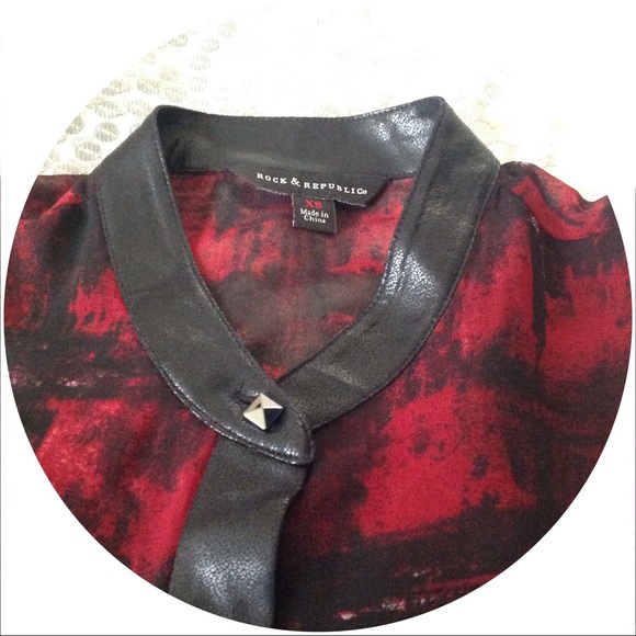 FLASH SALE! Rock & Republic Abstract Blouse