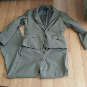 NY&CO taupe pants suit sz 12L