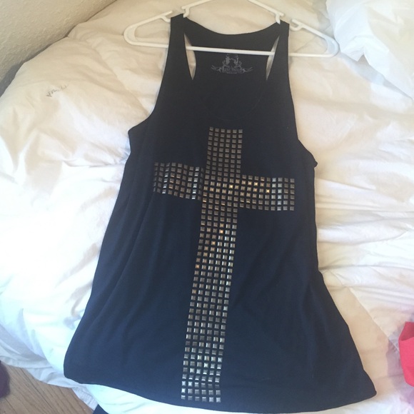 Studded cross tank