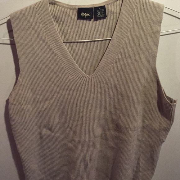 Beige VNeck sleeveless ribbed knit tank career top