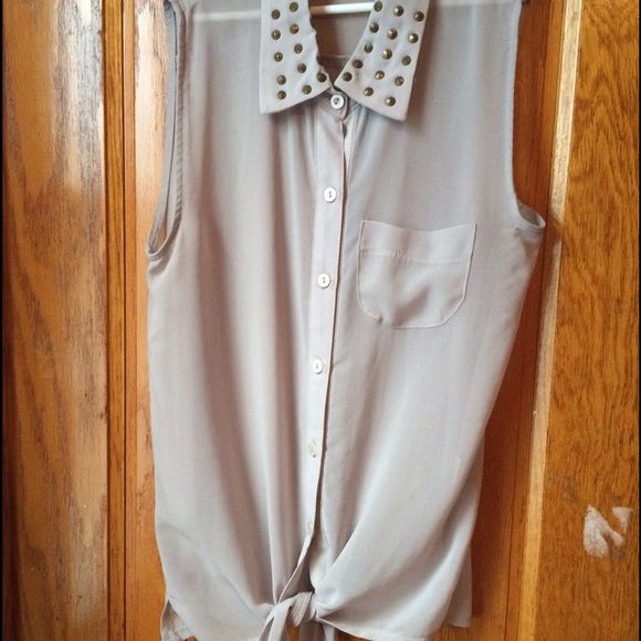 Sleeveless top with a collar - Picture 1 of 1