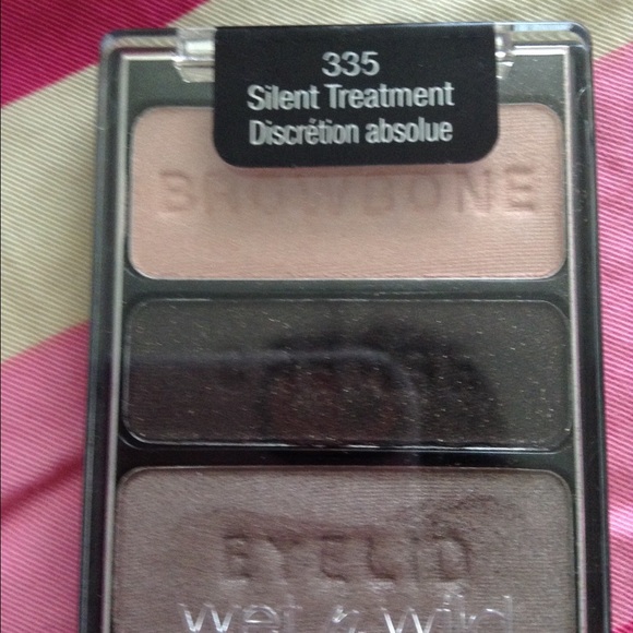 Makeup bundle! - Picture 2 of 4