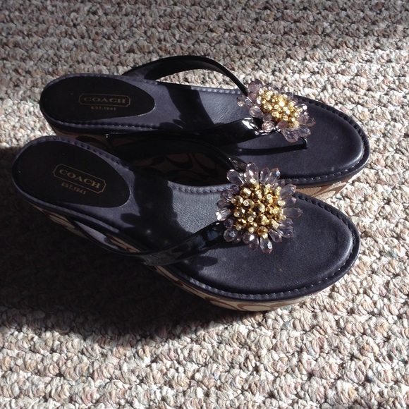 Wore only a few times . No wear or scuffs .