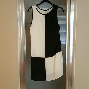 Black and white short colorblock dresz