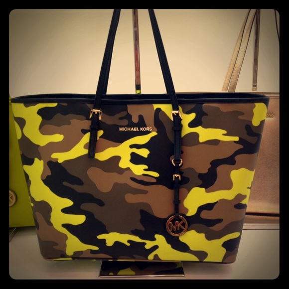 Michael Kors camo tote medium