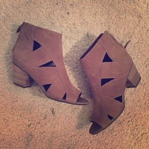 Brown/tan booties