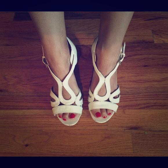 PRICE REDUCED! Guess White Wedge w/ Cork platform